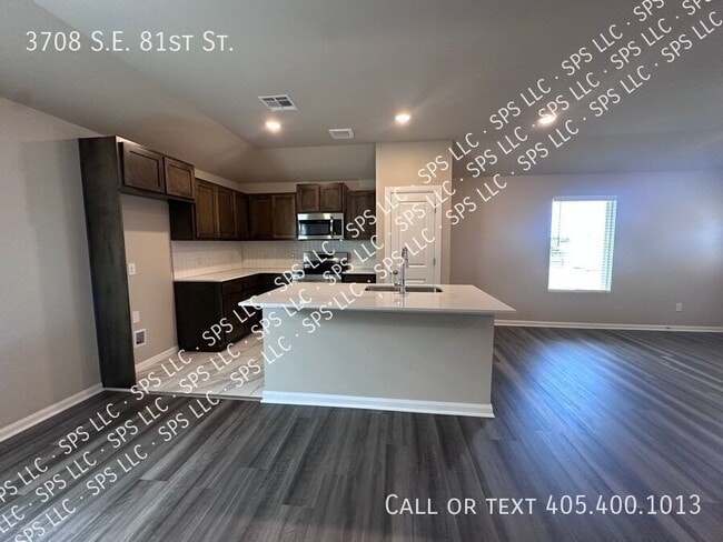 Building Photo - 3708 SE 81st St