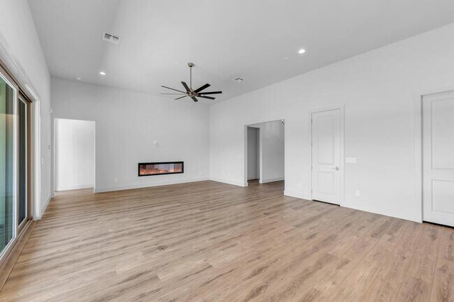 Building Photo - 105 Gillespie Ct