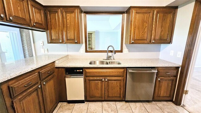 Building Photo - 4009 Cherry Hill Ln