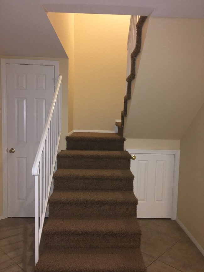 Building Photo - **EXCELLENT 3br/2.5ba/2carport TOWNHOUSE (GUADALUPE & GILBERT)**