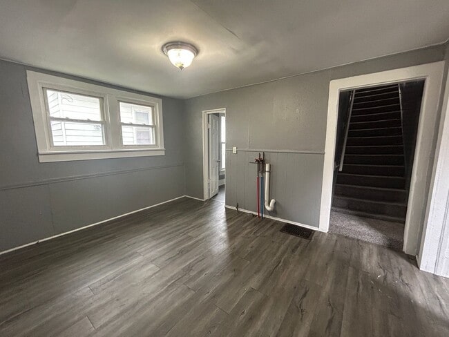 Building Photo - 3 Bedroom, 2 Bath house in East Moline