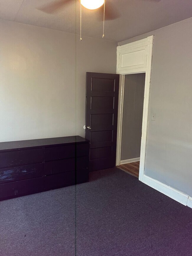 Building Photo - Spacious Home Available for Rent! Finished Basement! W/D! Front Porch! Available Now!