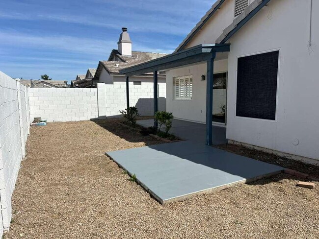 Building Photo - 15822 N 5th Ave