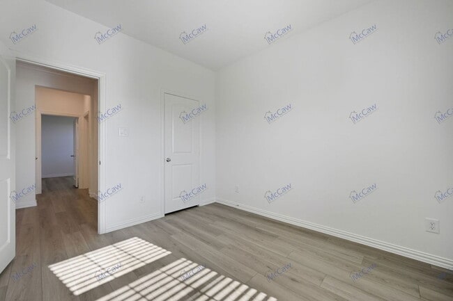 Building Photo - 239 Golden Run Dr