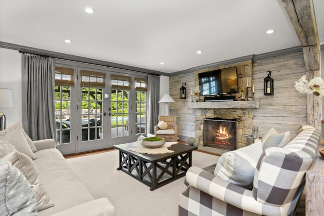 Building Photo - 141 W Norwalk Rd