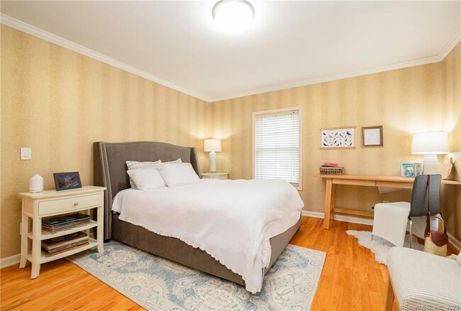 Building Photo - 160 Glenbrook Rd