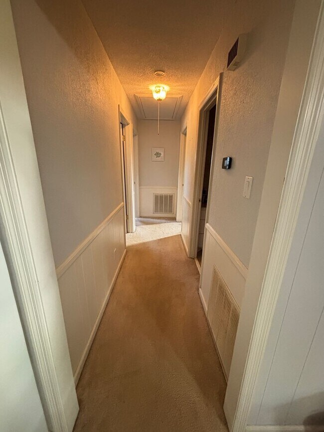 Building Photo - The Perfect Family Home!!!