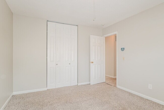 Building Photo - 2513 Weymouth Dr