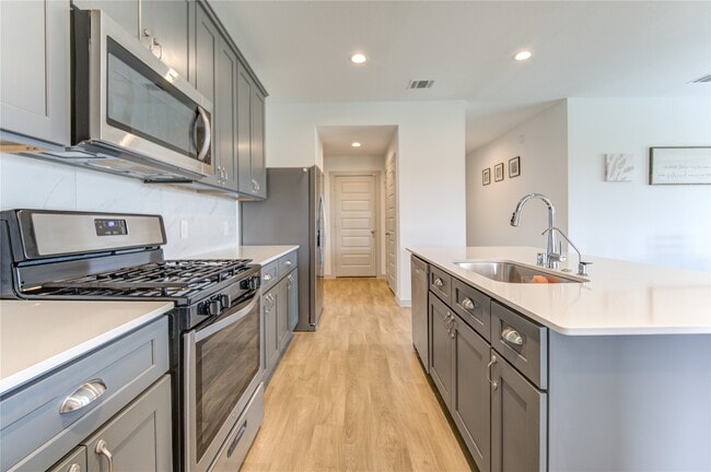 Building Photo - 403 Rain Water Ln