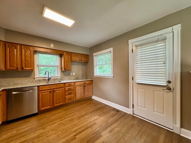 Building Photo - 2564 Millbrook Dr