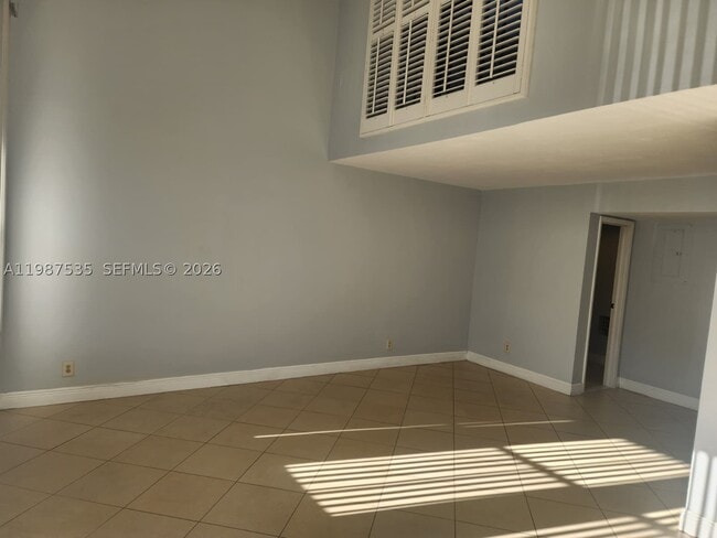 Building Photo - 537 N University Dr
