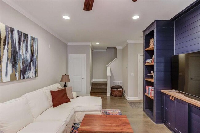 Building Photo - 1450 Edgebrook Ct NE