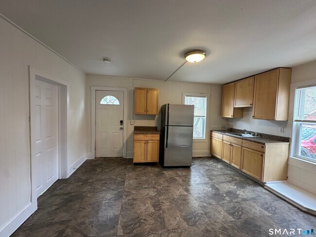 Building Photo - 162 Norwich Ave