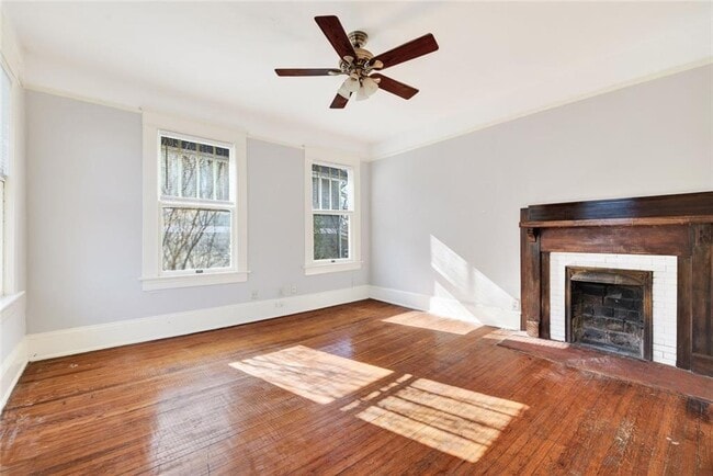 Building Photo - 300 Oxford Pl NE