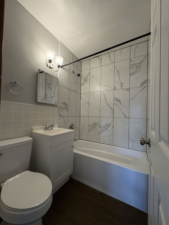 Primary Photo - 3 Bed, 1 Bath - House for rent! NO APPLICATION FEES!!!