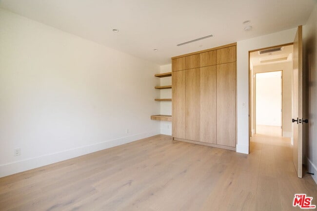 Building Photo - 4087 Kraft Ave