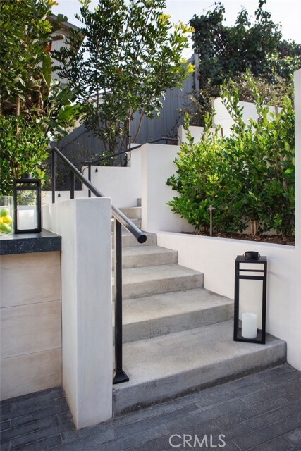 Building Photo - 27 N La Senda Dr