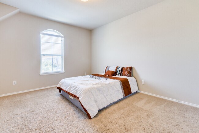 Building Photo - 1330 Watercrest Park Ln