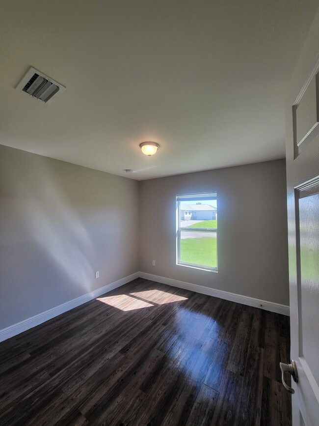 Building Photo - 9031 S Indio Cir