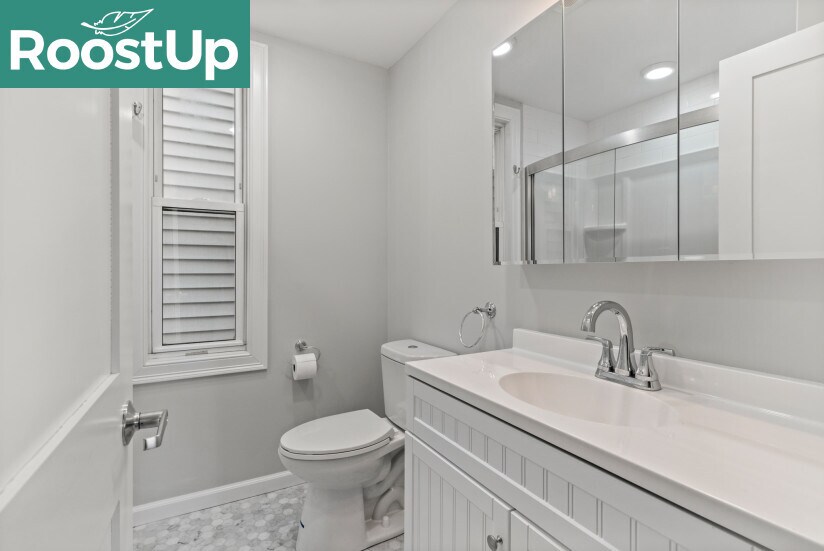 Building Photo - Furnished Bedroom with Private Bath in South Boston