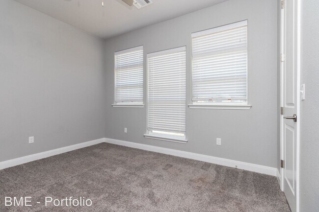 Building Photo - 4 br, 3 bath House - 9405 Kori
