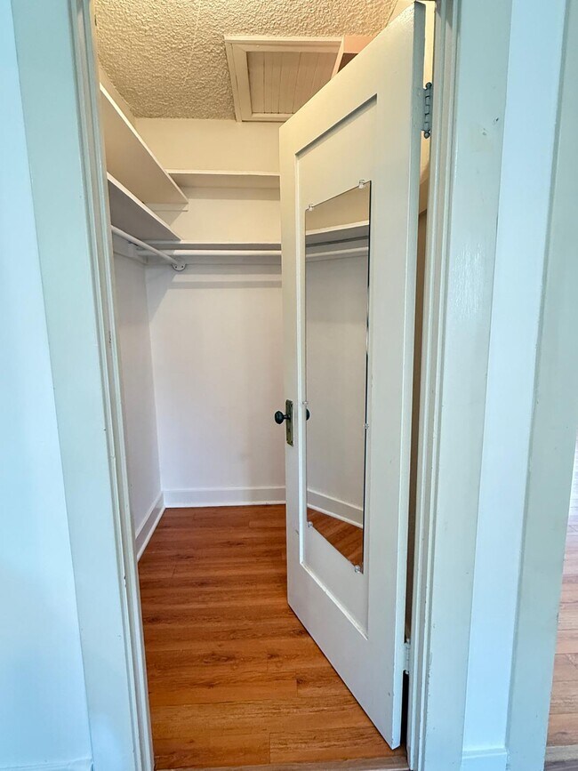 Building Photo - 1134 N Maryland Ave