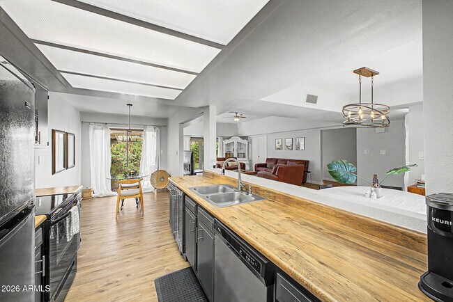 Building Photo - 4525 N 66th St