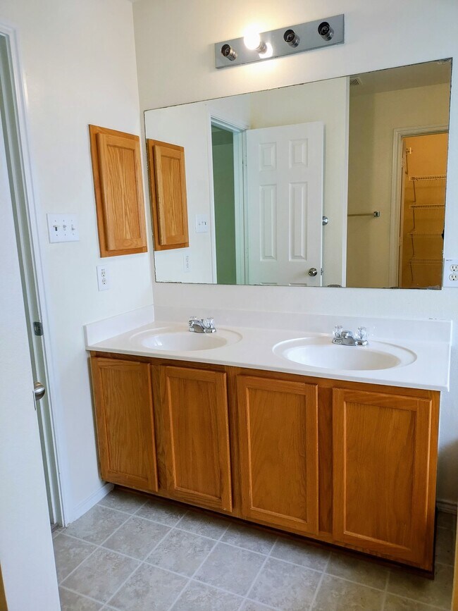 Building Photo - 13402 Asbury Vista