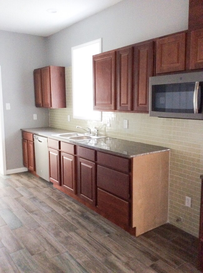 Building Photo - 3 bedroom 1 bath in the Highland's Histori...