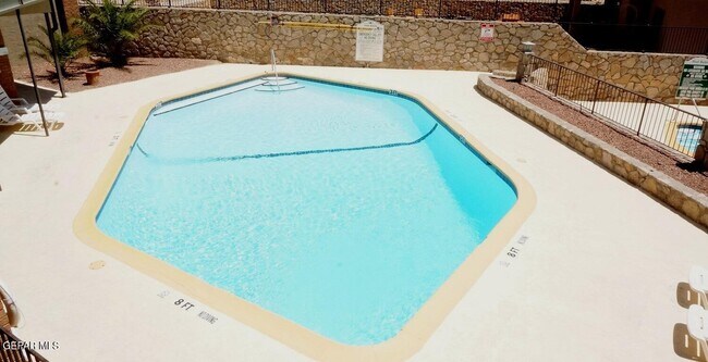 Building Photo - 4433 N Stanton St