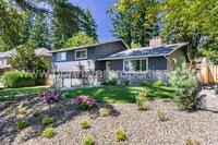 Building Photo - Exceptional Remodel Near Waluga Park