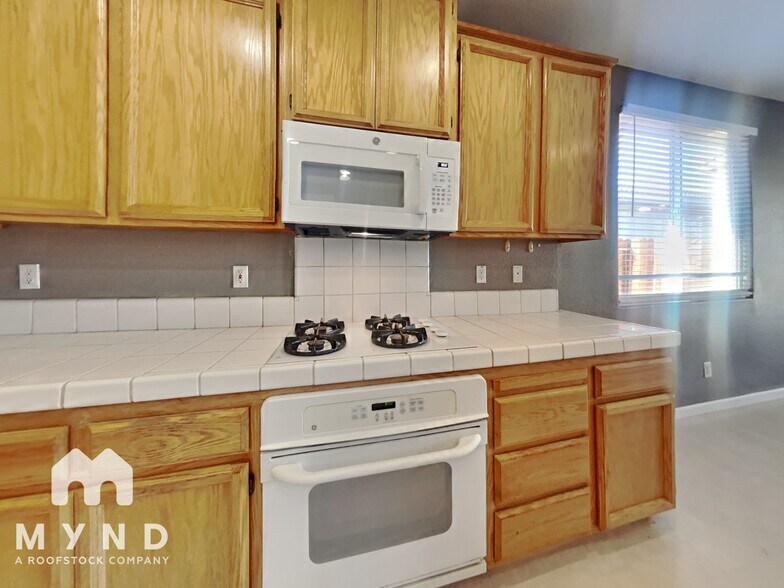 Building Photo - 5945 Caddington Way