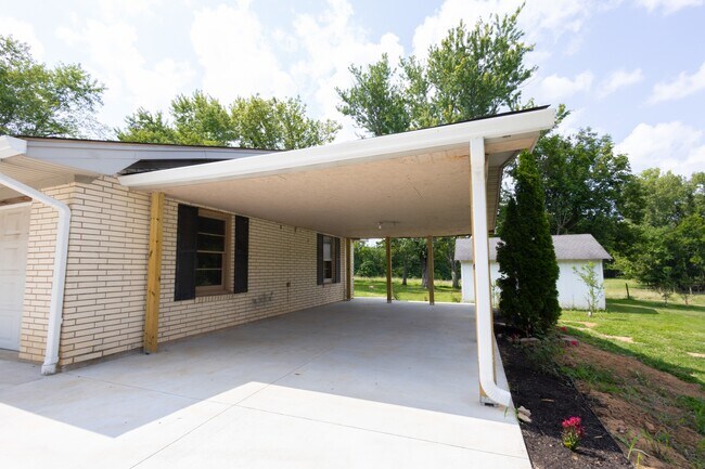 Building Photo - 815 Mount Olivet Girkin Rd