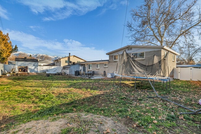 Building Photo - 1992 Afton Cir