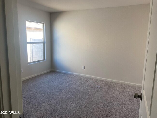 Building Photo - 2052 E Velvet Pl
