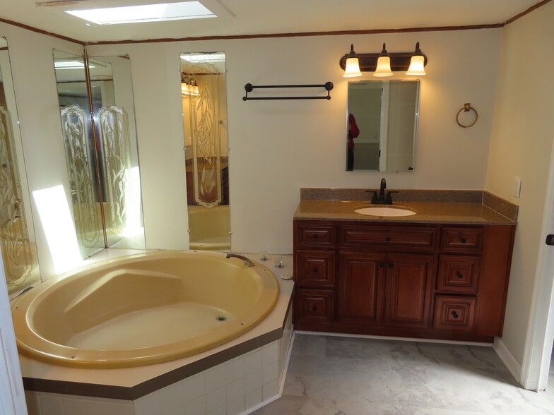 Building Photo - 220 Arkansas Ave