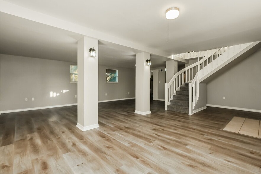 Building Photo - 2216 Leda Ave S