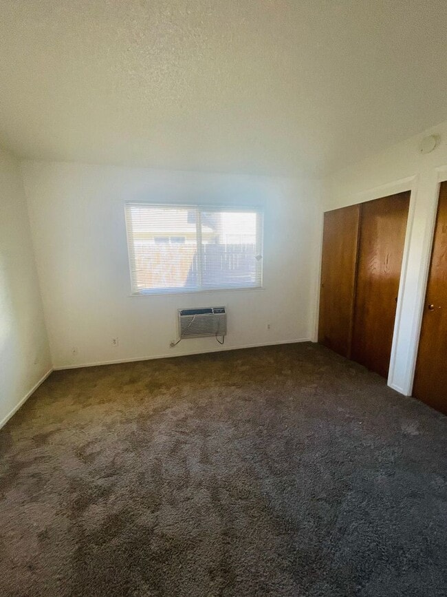 Building Photo - 904 Dornajo Way