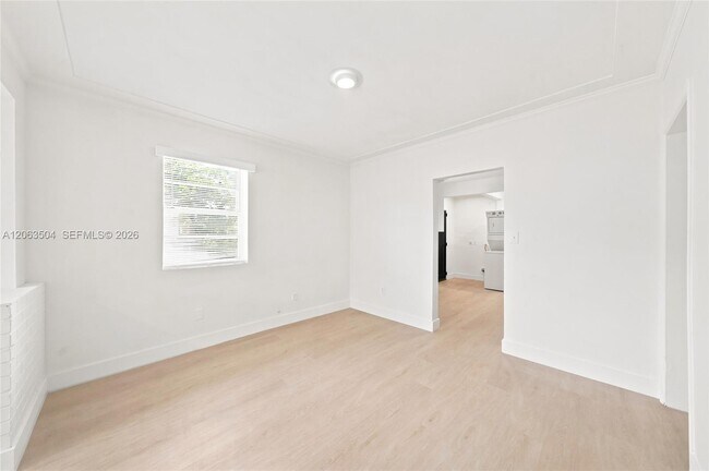 Building Photo - 119 NE 56th St