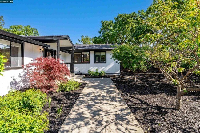 Building Photo - 2424 San Miguel Dr