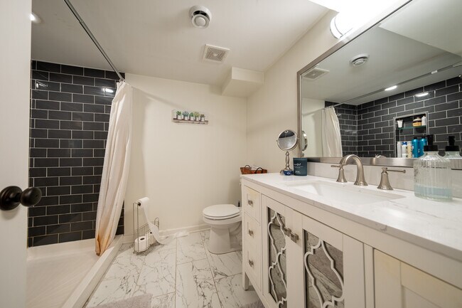 Building Photo - 4948 Normandy Pl