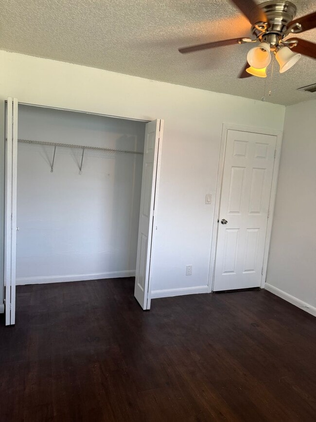 Building Photo - $1750 2 Bedroom 1 Bath ~*~ June Free! (Hab...
