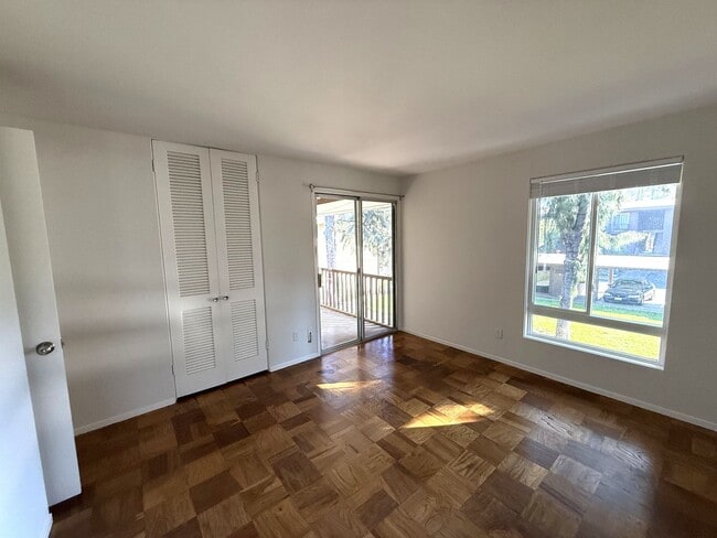 Building Photo - SPACIOUS 3 BEDROOM CONDO IN THE MEADOWS HOA – TERRA LINDA