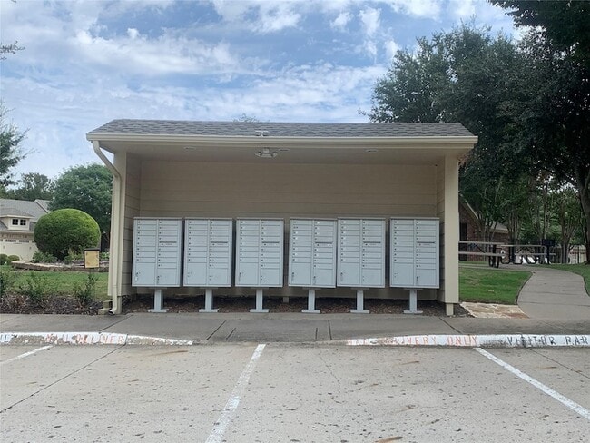 Building Photo - 2808 Mott St