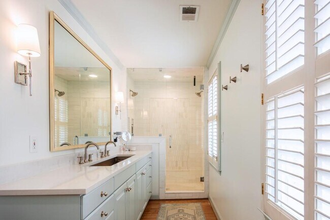 Building Photo - 3211 Circle Oaks Dr SE