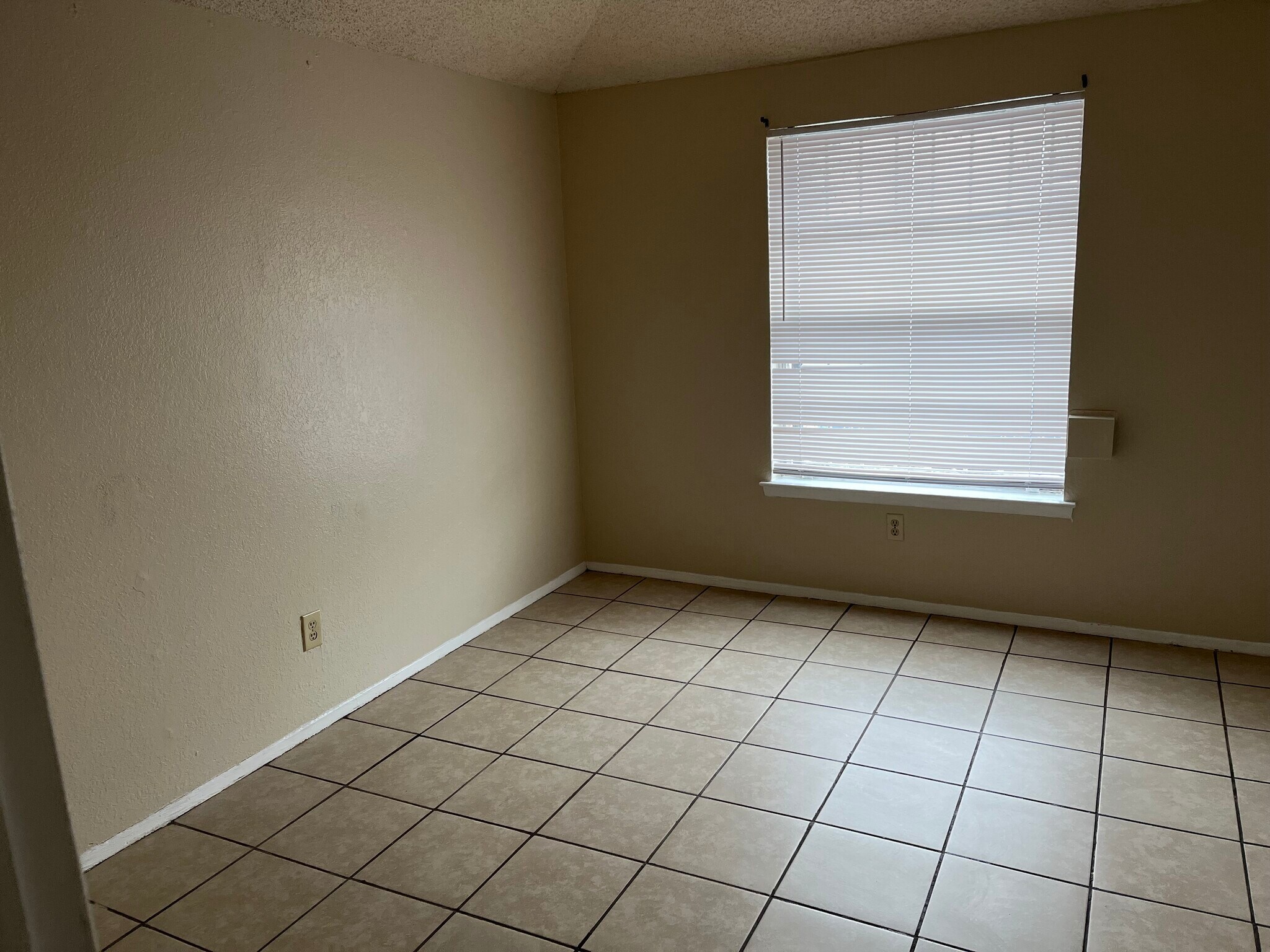 Building Photo - 11631 James Watt Dr
