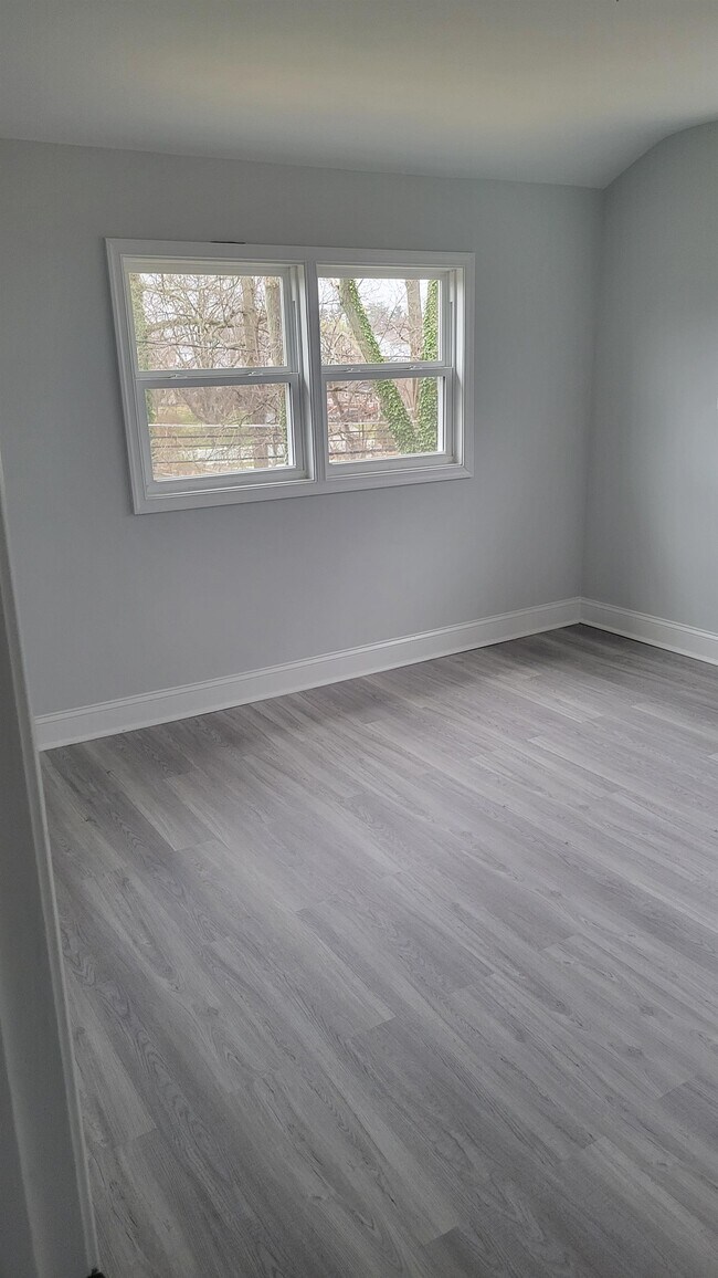 Building Photo - 8637 Hoerner Ave