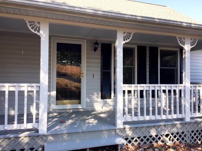 Building Photo - Charming North Asheville Cape Cod