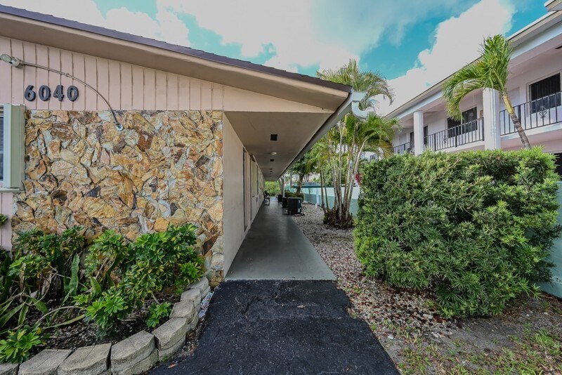 Building Photo - 6040 SW 26th St