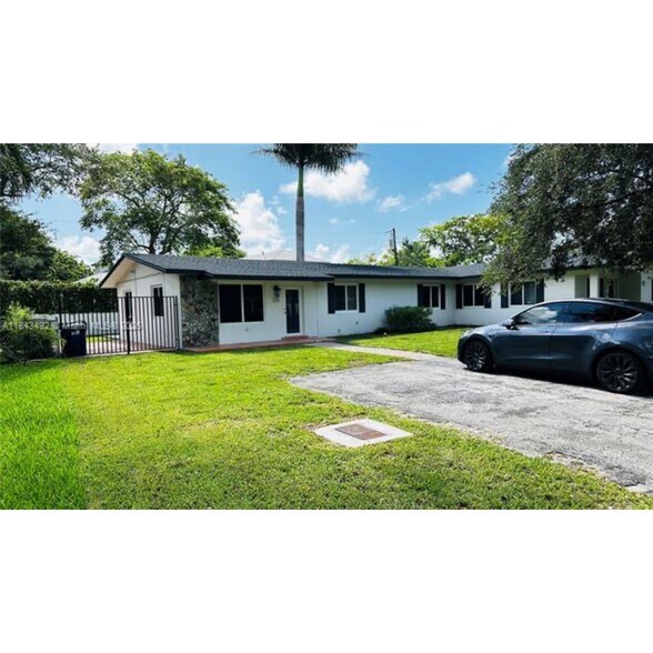 Primary Photo - 10525 SW 77th Ct